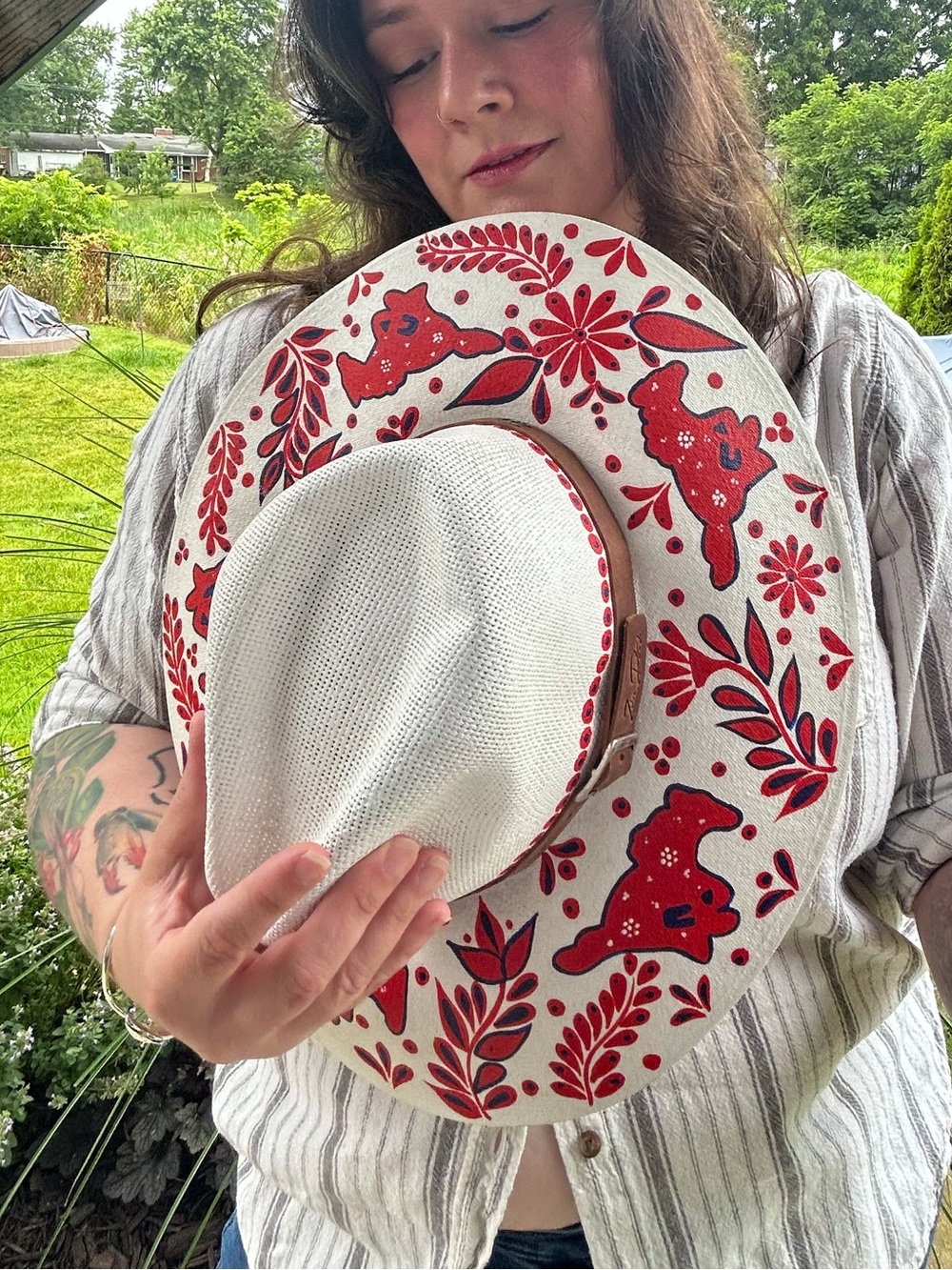 SMU Mustangs Artesanías Zahra Darwish Custom Painted Wide Brim Hat Signed